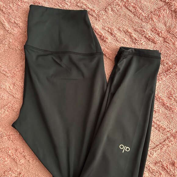 Alo Yoga Black Leggings & Medium Size & High Waist - Picture 2 of 5
